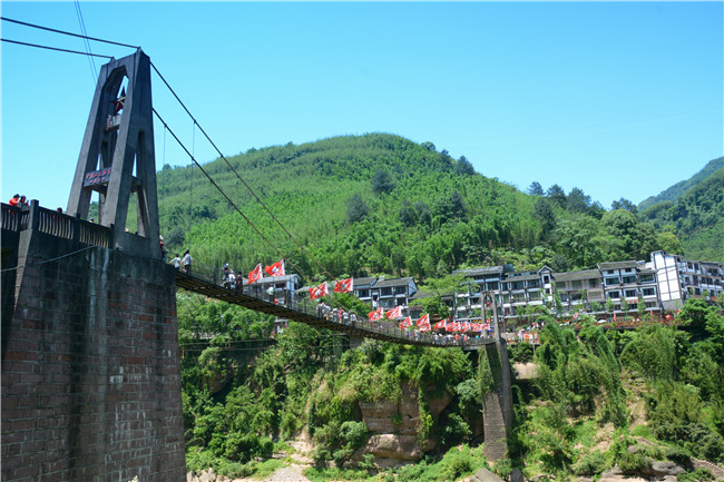 渡赤水，匯豐石業(yè)集體游